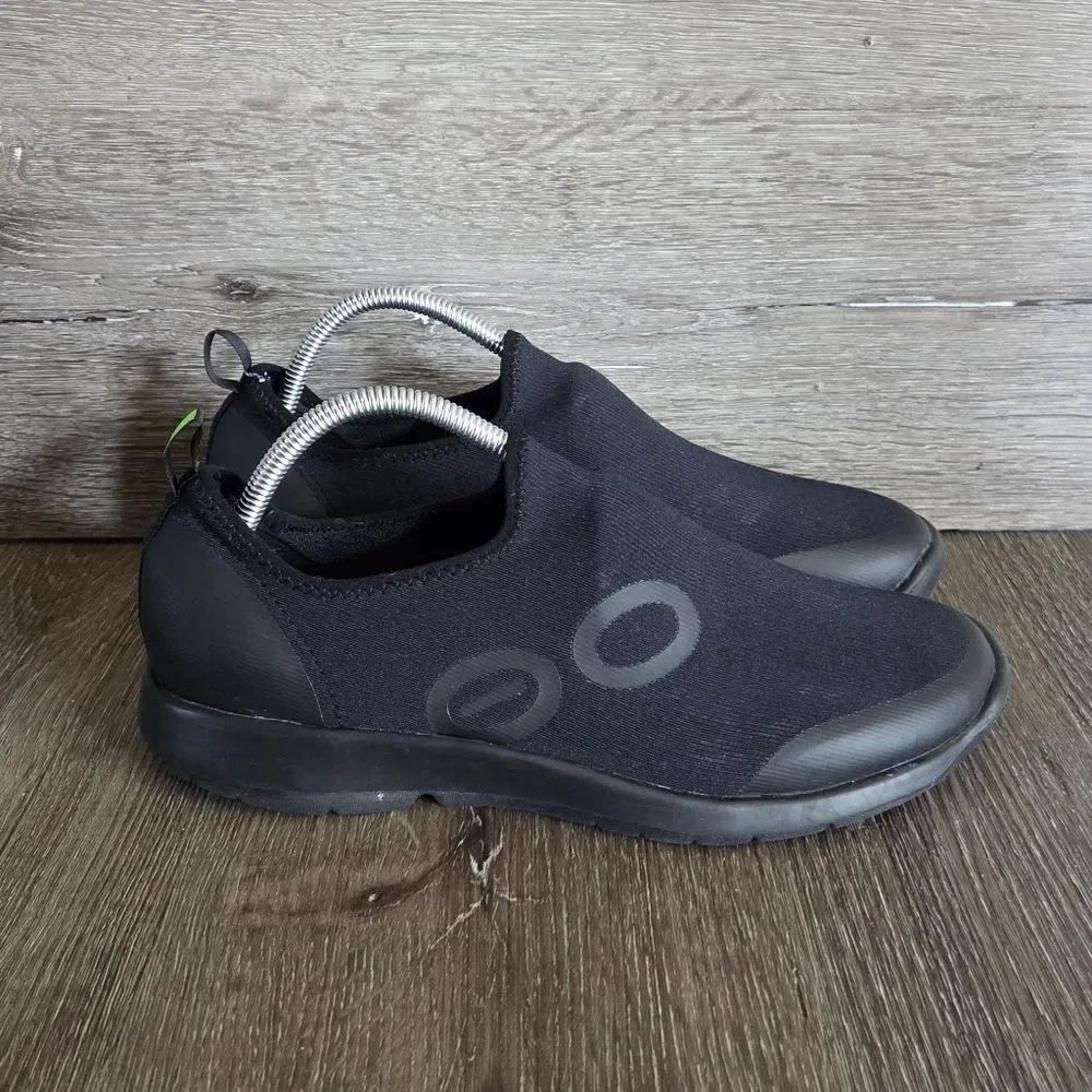 Women's OOFOS OOmg Sport Low Recovery Shoe Size 11